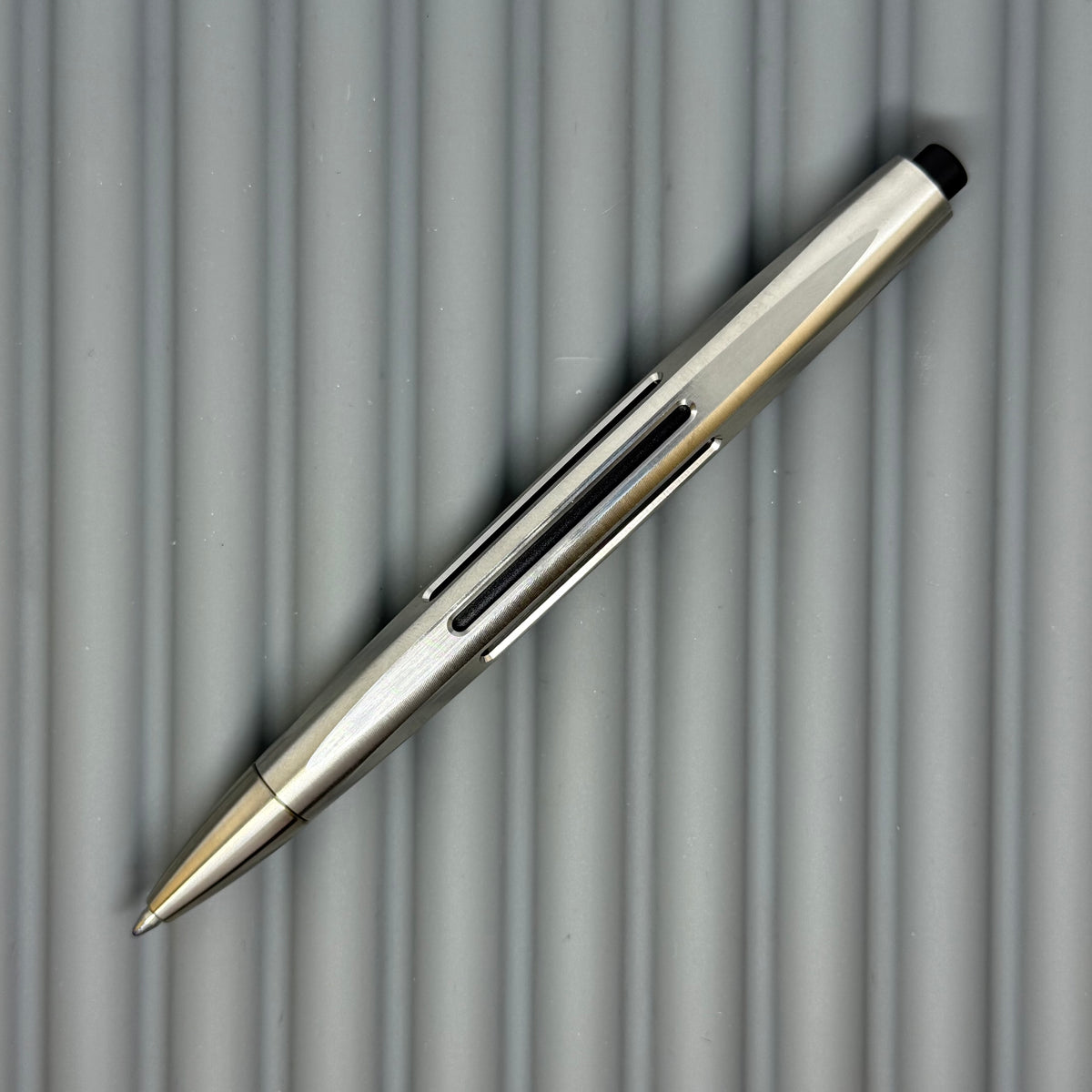 Clickstream / Shiny Titanium