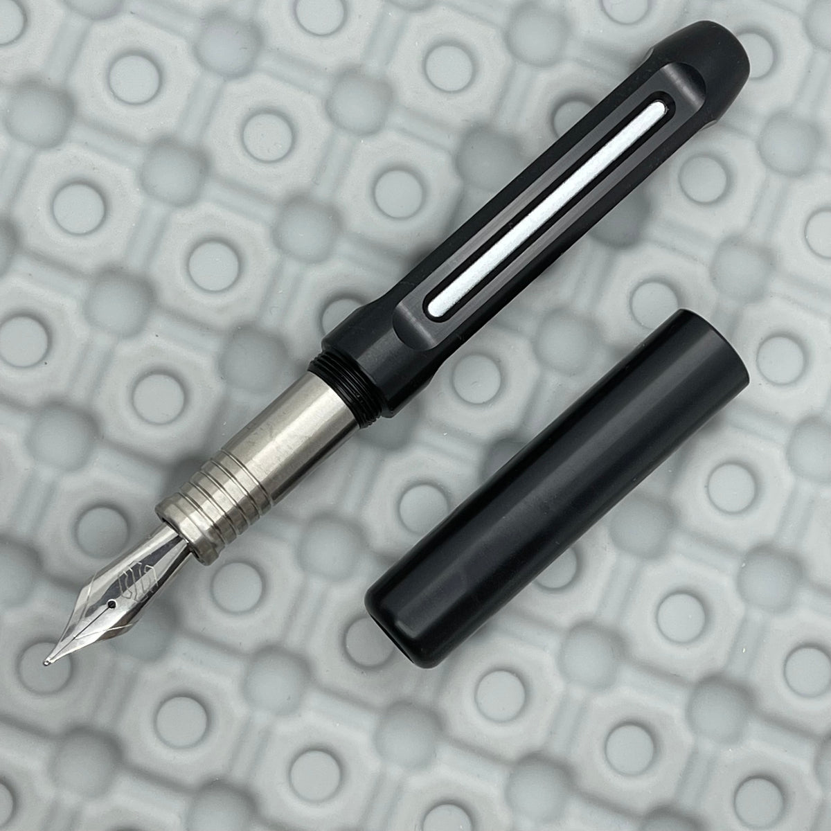 Icon Poly prototype / Black