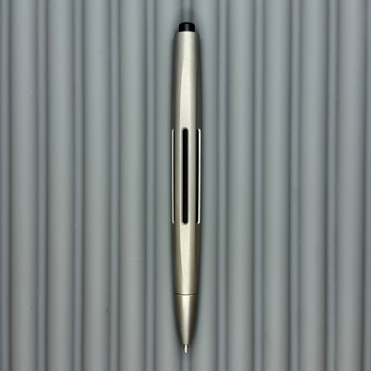 Clickstream / Matte Titanium