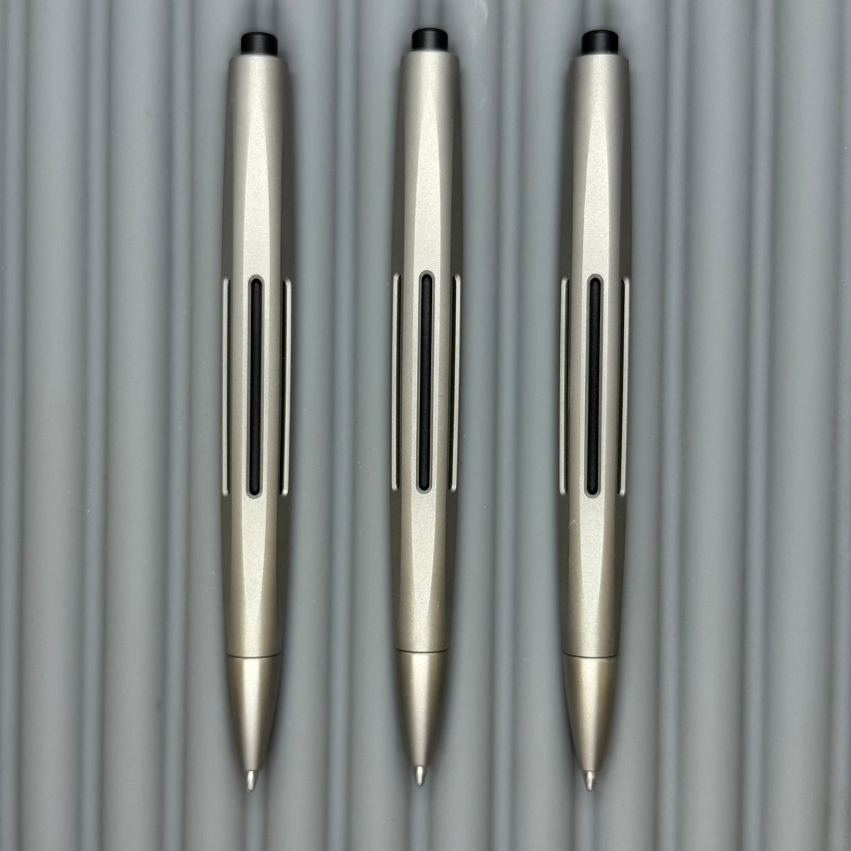 Clickstream / Matte Titanium