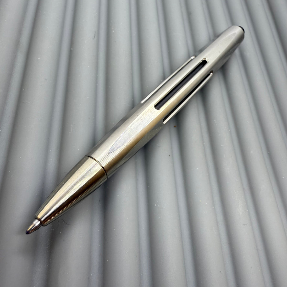Clickstream / Shiny Titanium