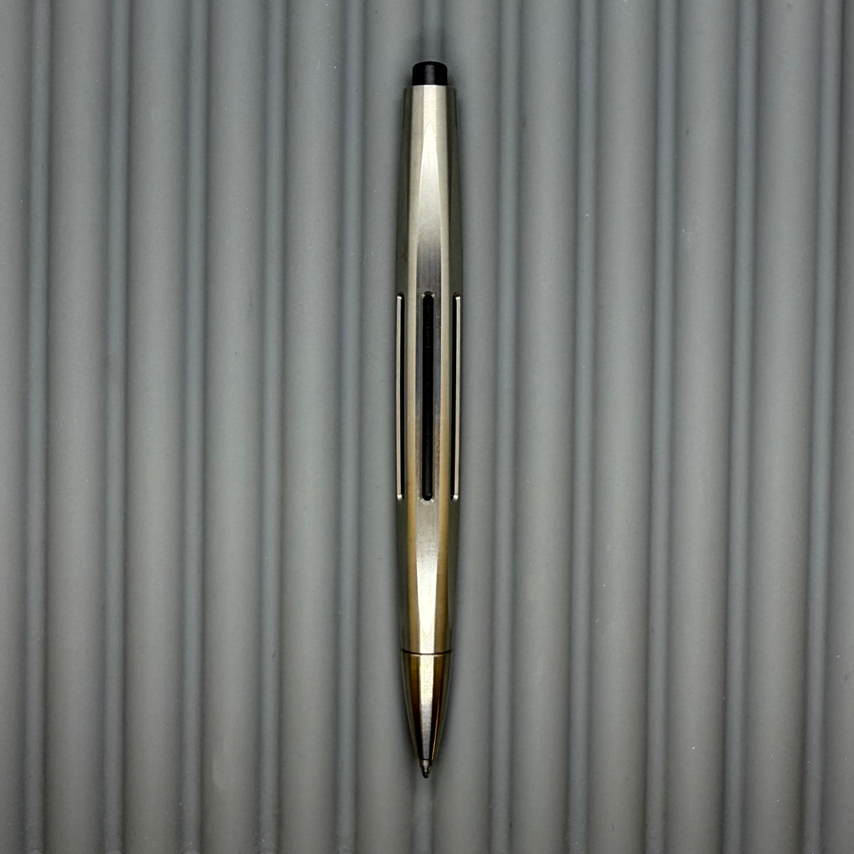 Clickstream / Shiny Titanium