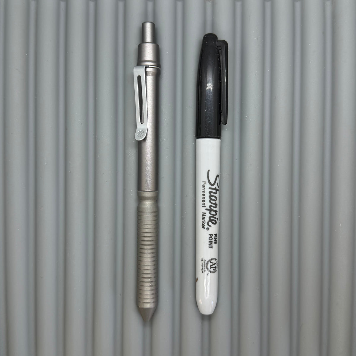> Spoke Click Model CX: Gunmetal Ano Aluminum Barrel / Matte Titanium Grooved Grip