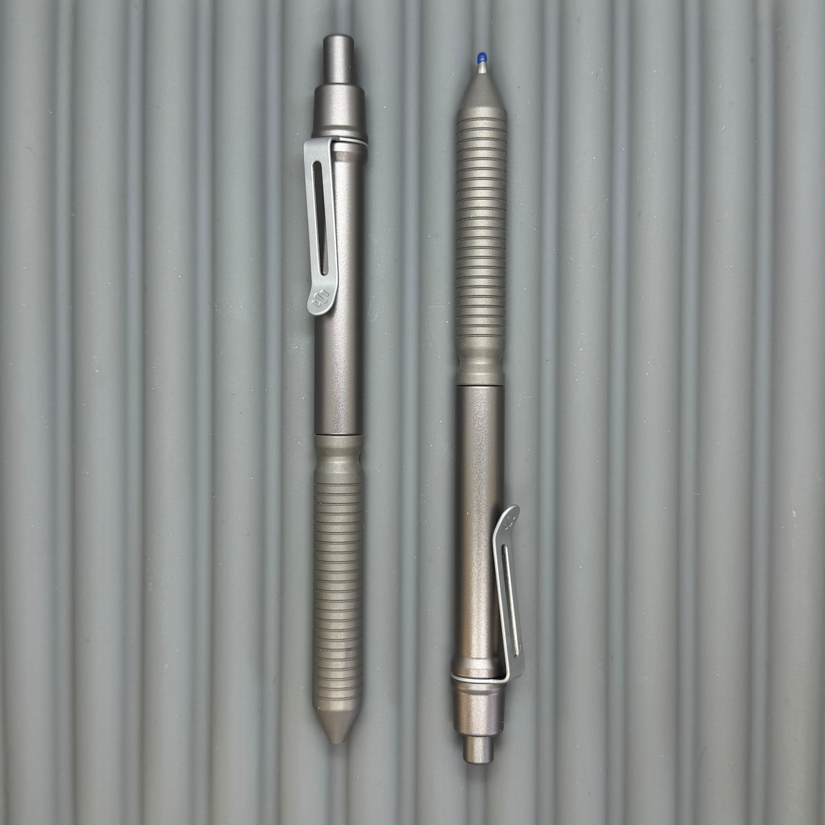 > Spoke Click Model CX: Gunmetal Ano Aluminum Barrel / Matte Titanium Grooved Grip