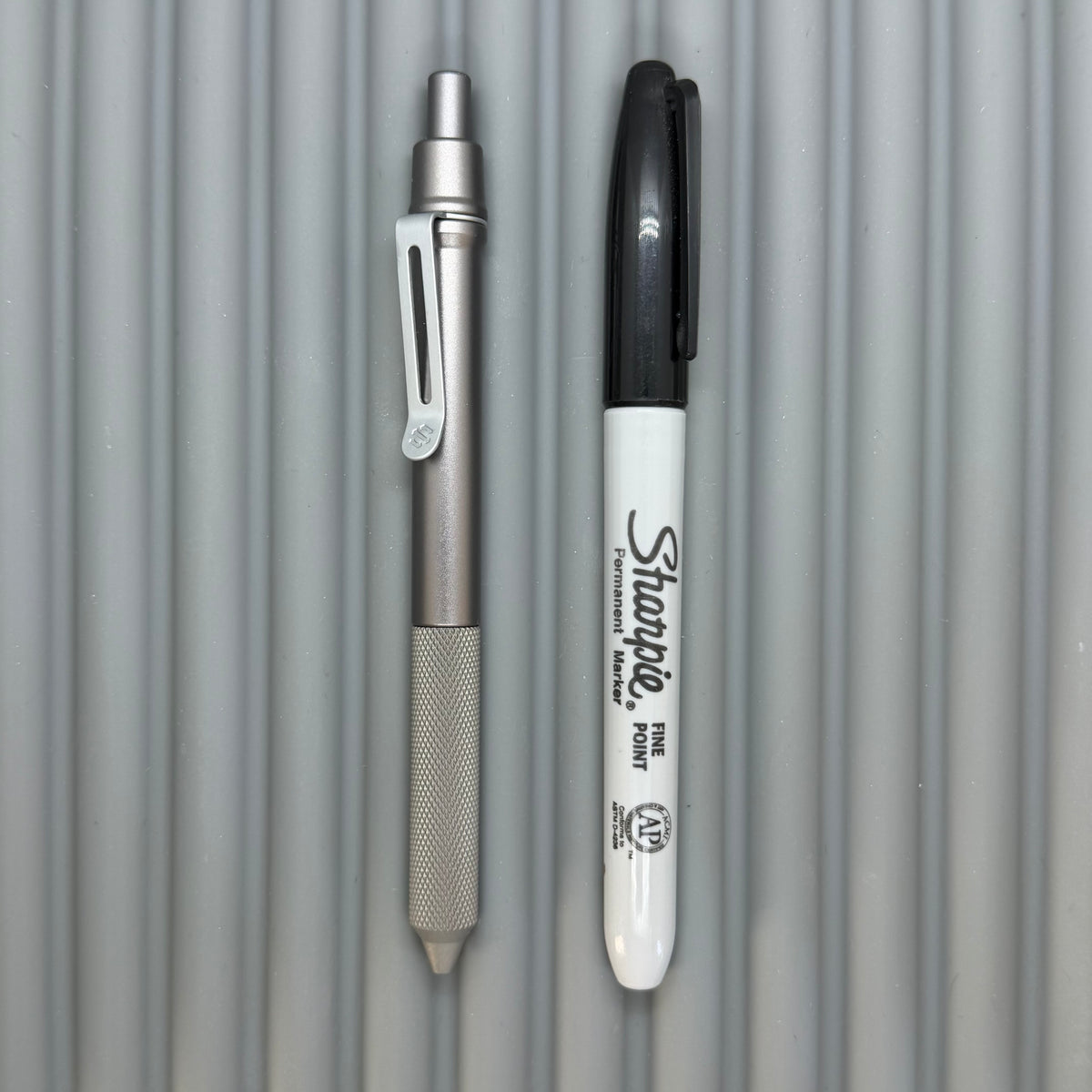 > Spoke Click Model C: Gunmetal Ano Aluminum /  Matte Titanium Flat Knurled Grip