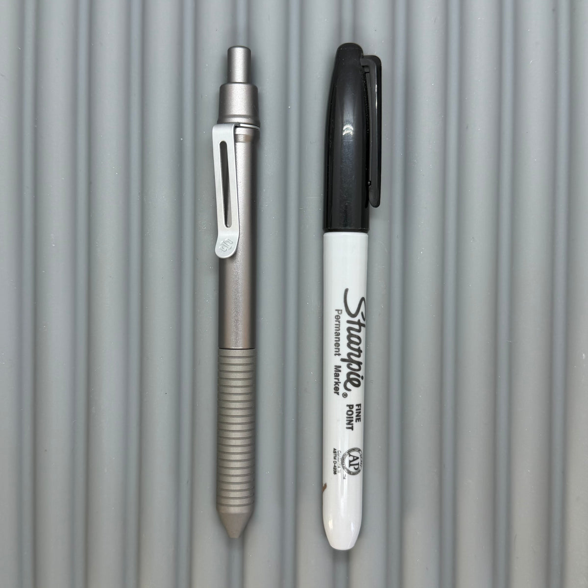 > Spoke Click Model C: Gunmetal Ano Aluminum /  Matte Titanium Grooved Grip