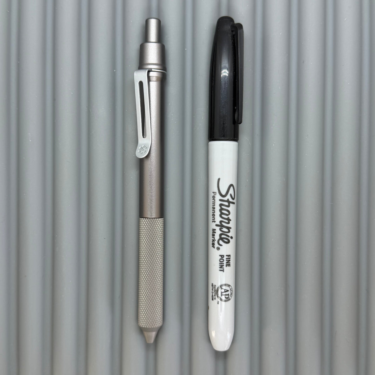 > Spoke Click Model C: Gunmetal Ano Aluminum /  Matte Titanium PEAK Knurled Grip