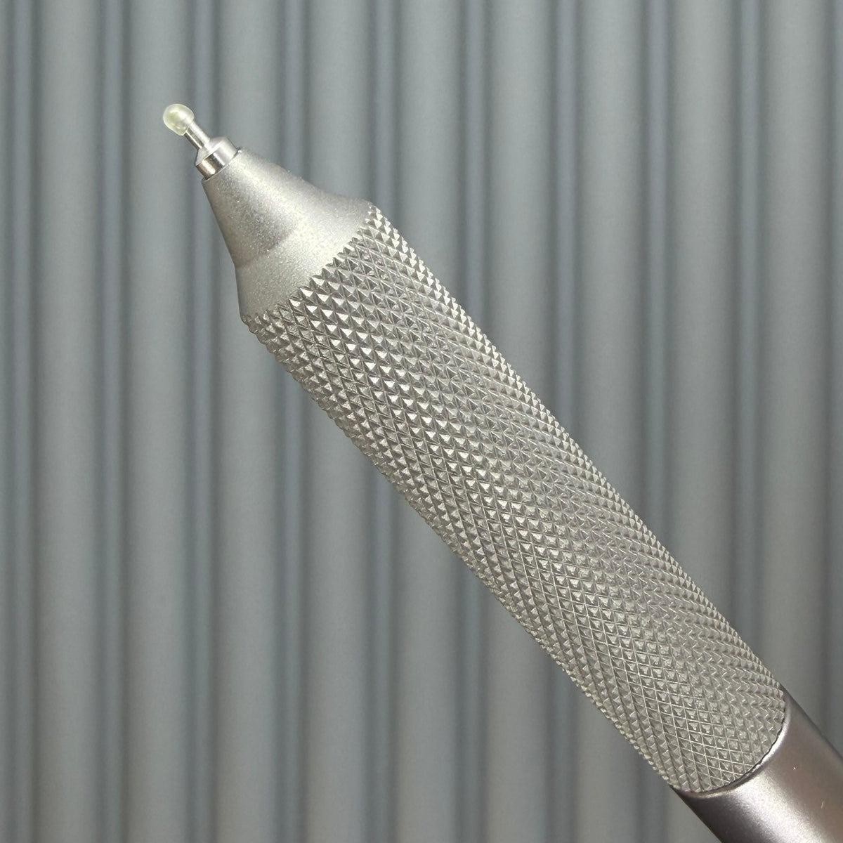 > Spoke Click Model C: Gunmetal Ano Aluminum /  Matte Titanium PEAK Knurled Grip