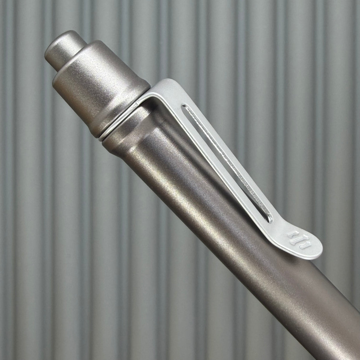 > Spoke Click Model C: Gunmetal Ano Aluminum /  Matte Titanium Grooved Grip