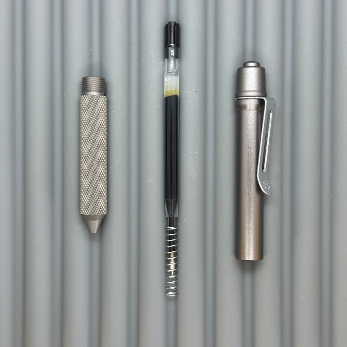 > Spoke Click Model C: Gunmetal Ano Aluminum /  Matte Titanium PEAK Knurled Grip