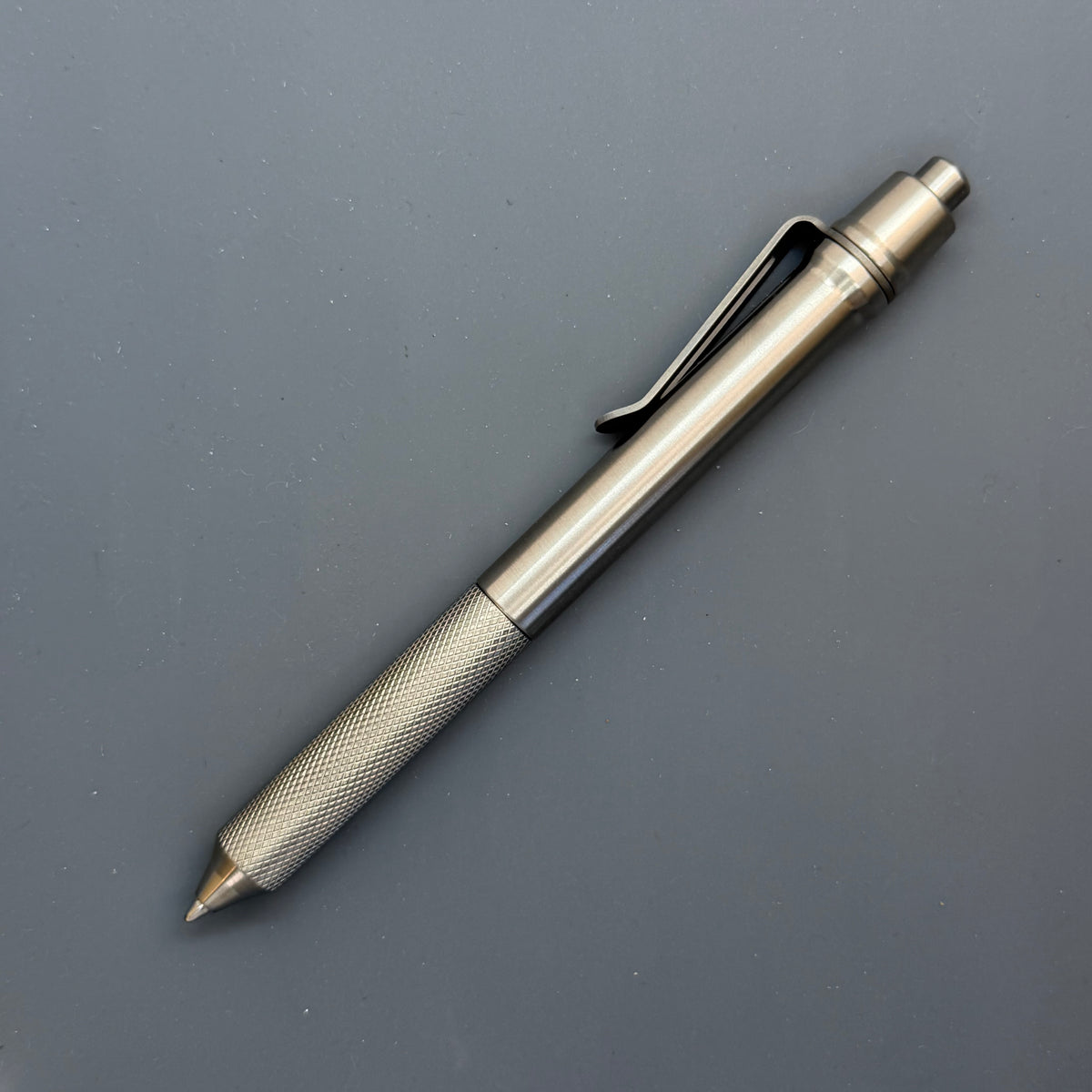 > Spoke Click Model C: Shiny Titanium / Flat Knurl Grip