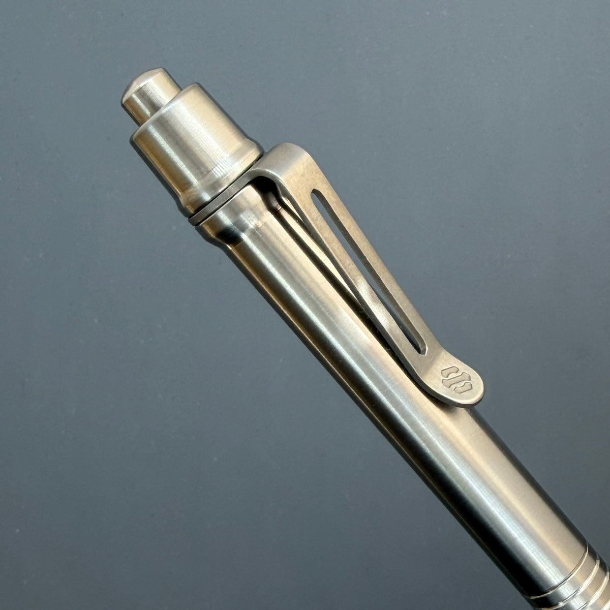 > Spoke Click Model C: Shiny Titanium / Grooved Grip