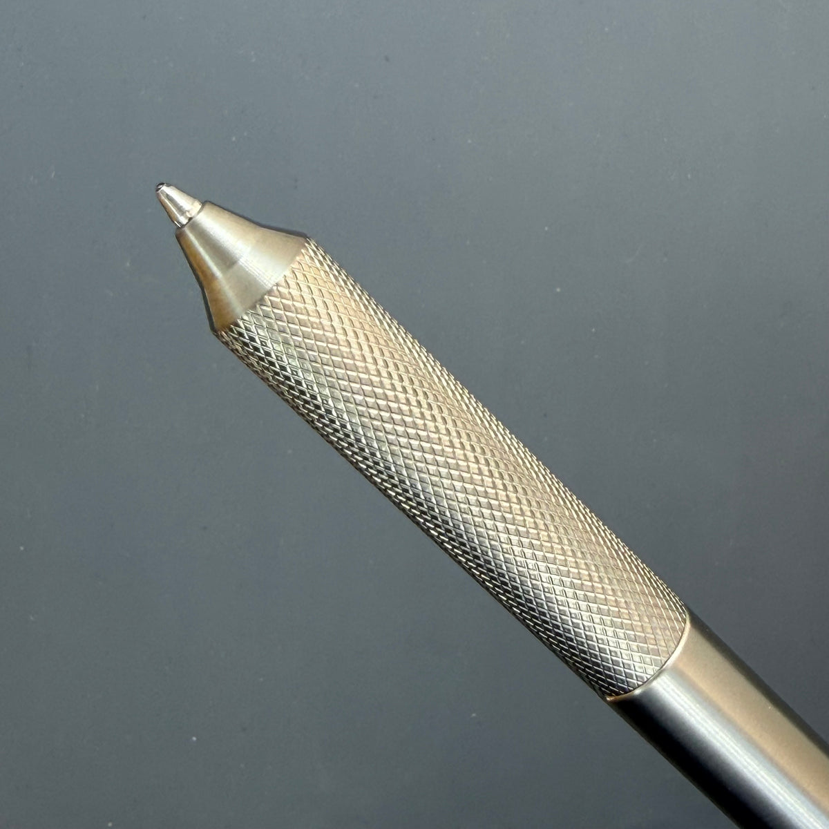 > Spoke Click Model C: Shiny Titanium / Flat Knurl Grip