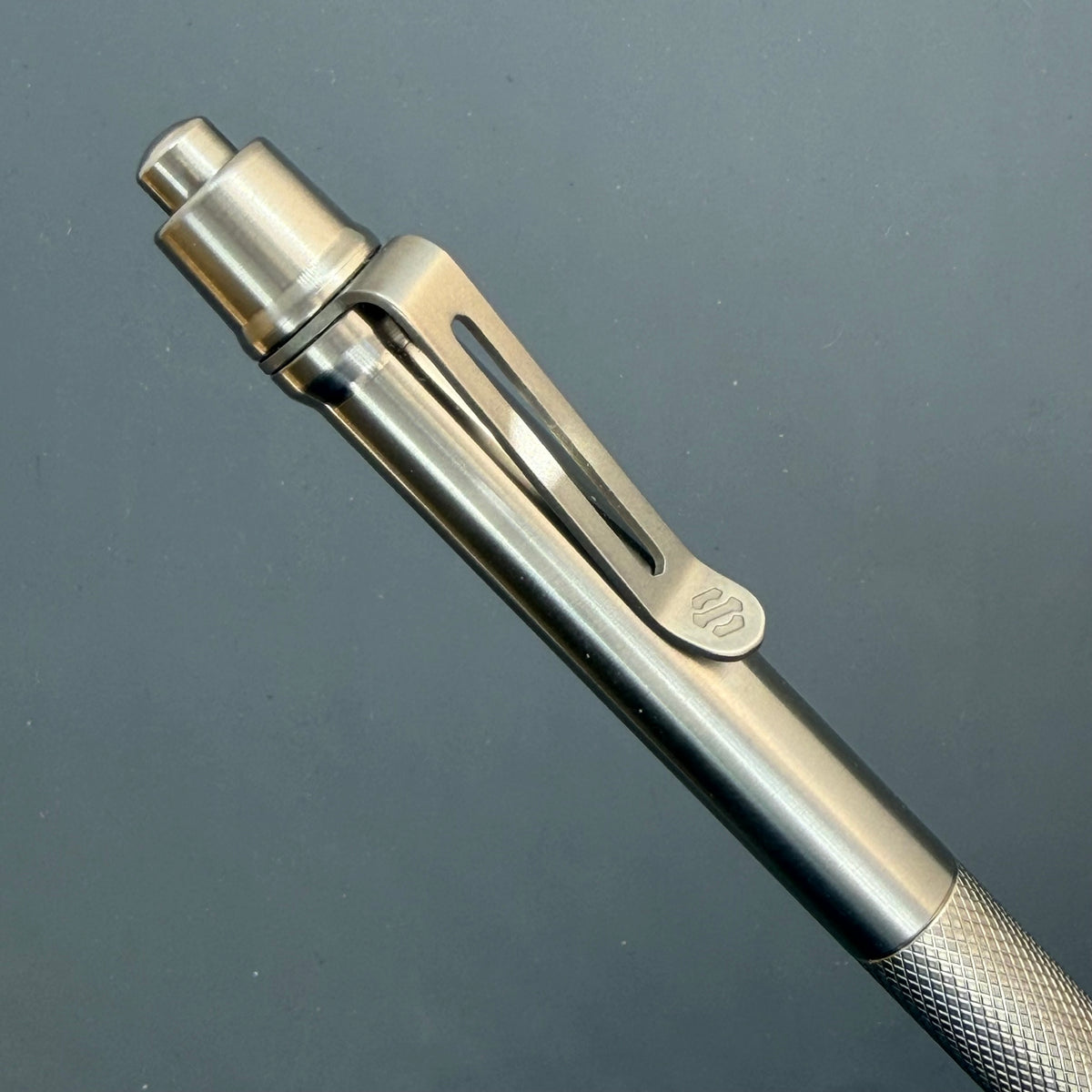 > Spoke Click Model C: Shiny Titanium / Flat Knurl Grip