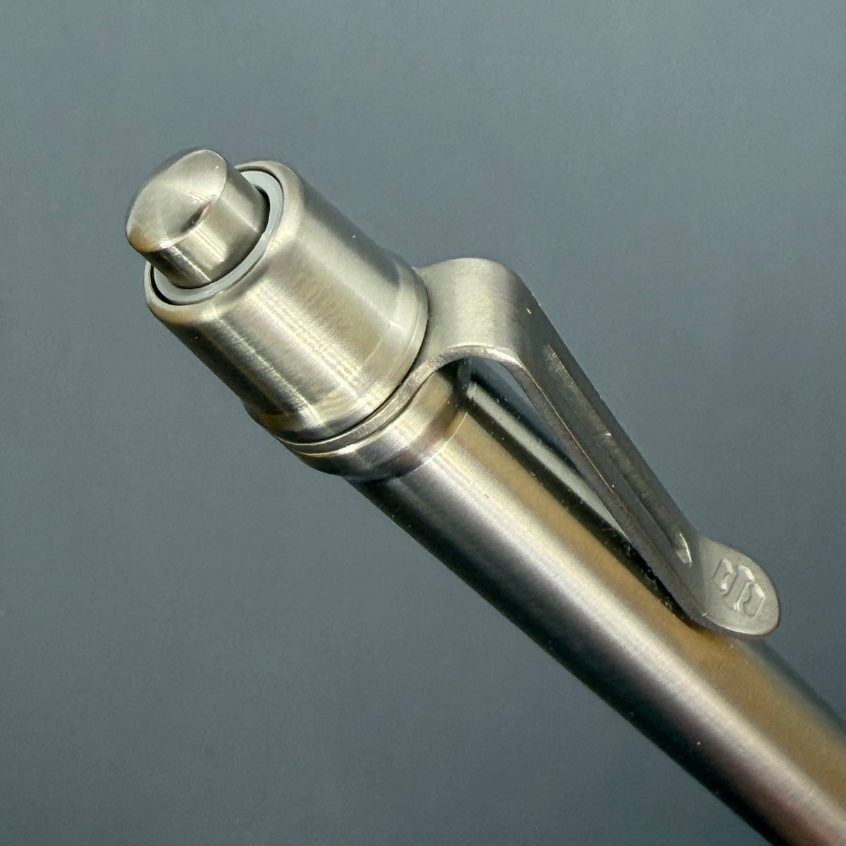 > Spoke Click Model C: Shiny Titanium / Flat Knurl Grip