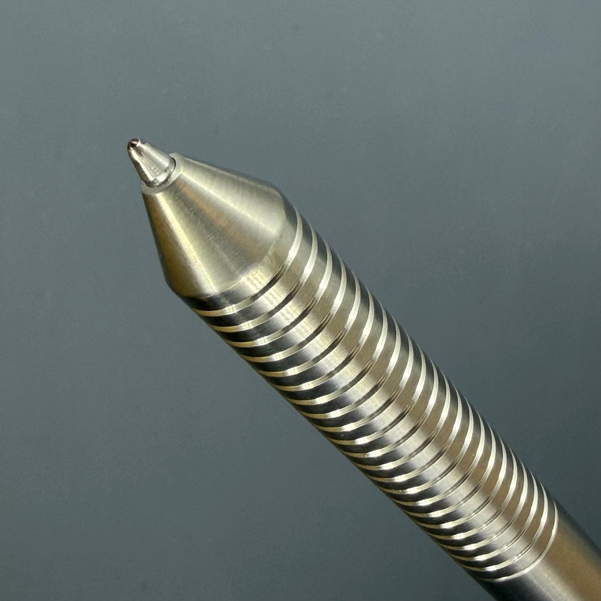 > Spoke Click Model C: Shiny Titanium / Grooved Grip