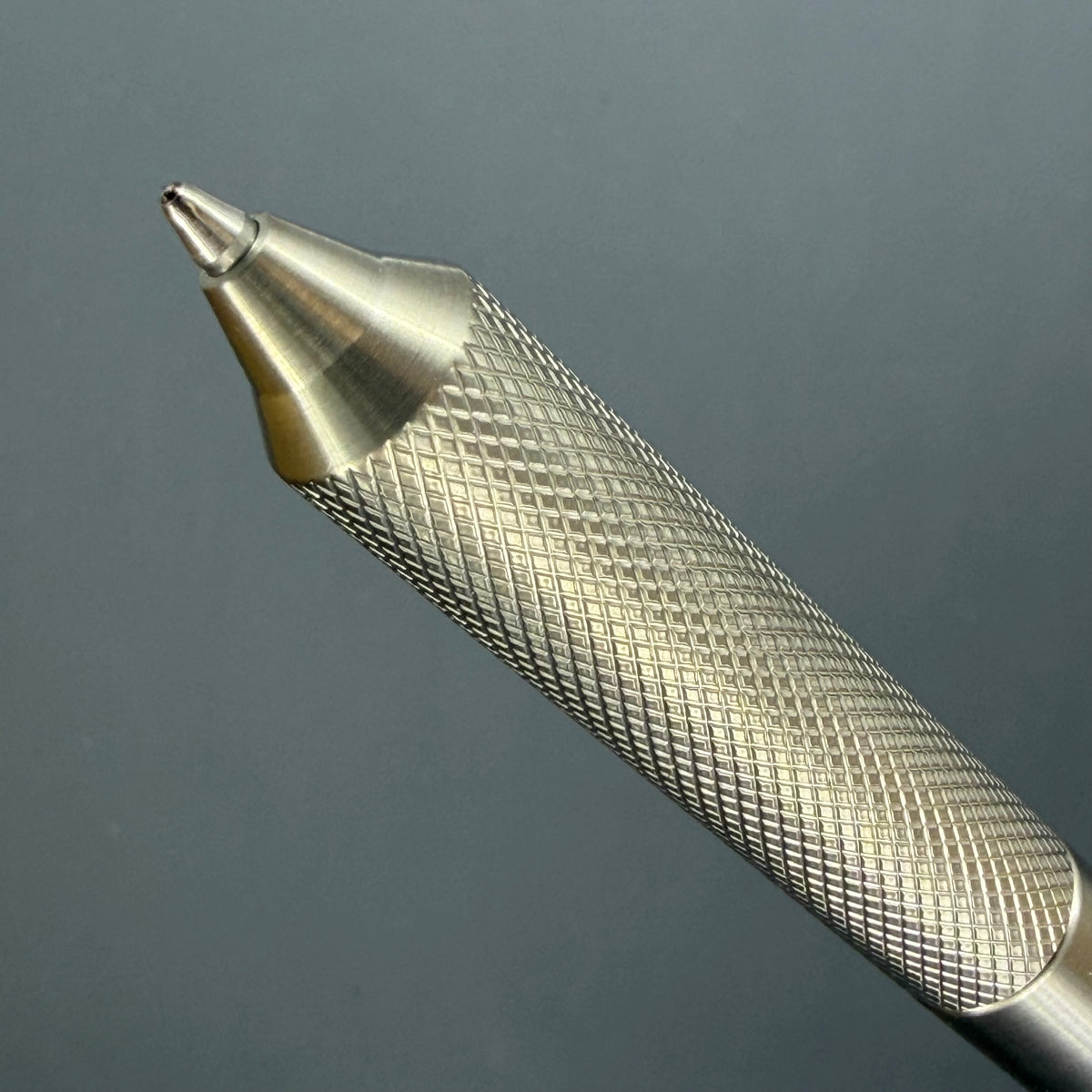 > Spoke Click Model C: Shiny Titanium / Flat Knurl Grip
