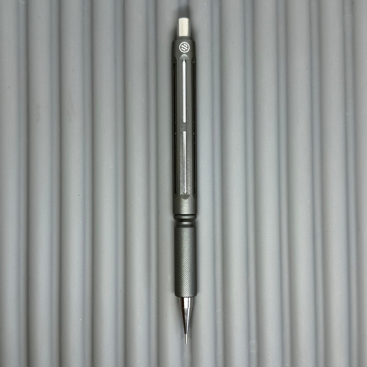 Model 6 / Gunmetal-Silver 0.9mm