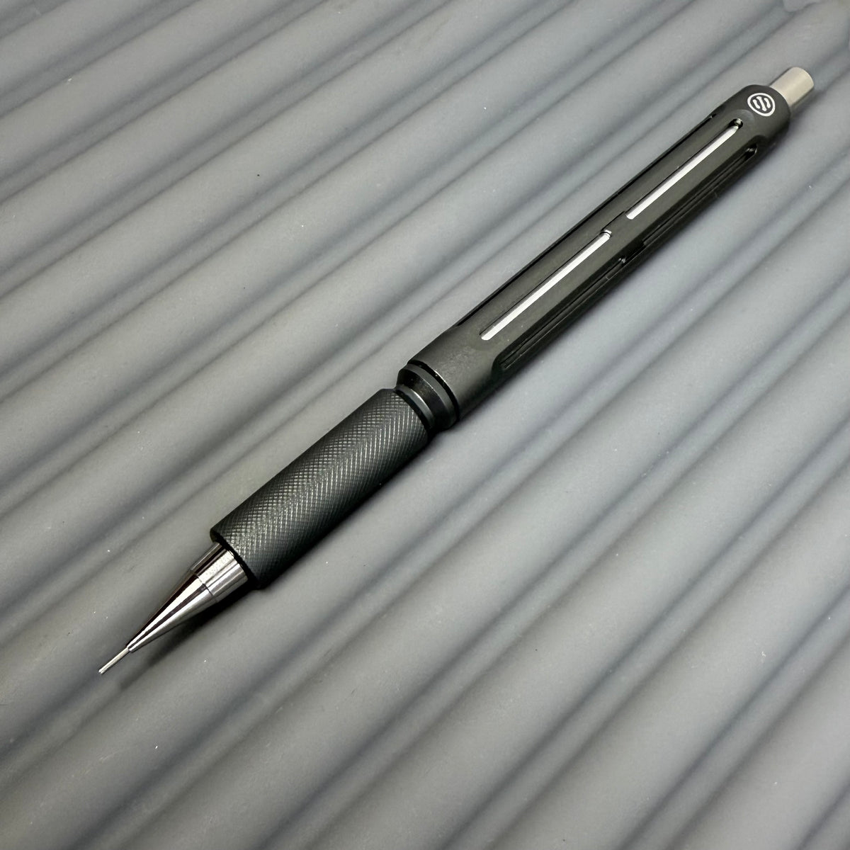 Model 6 / Gunmetal-Silver 0.9mm