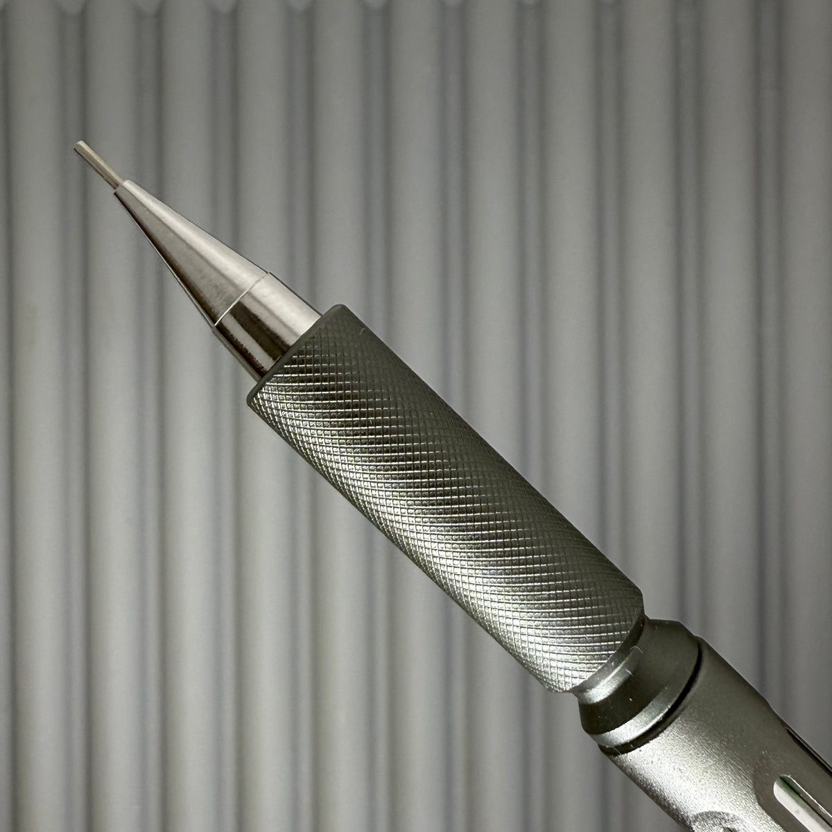 Model 6 / Gunmetal-Silver 0.9mm