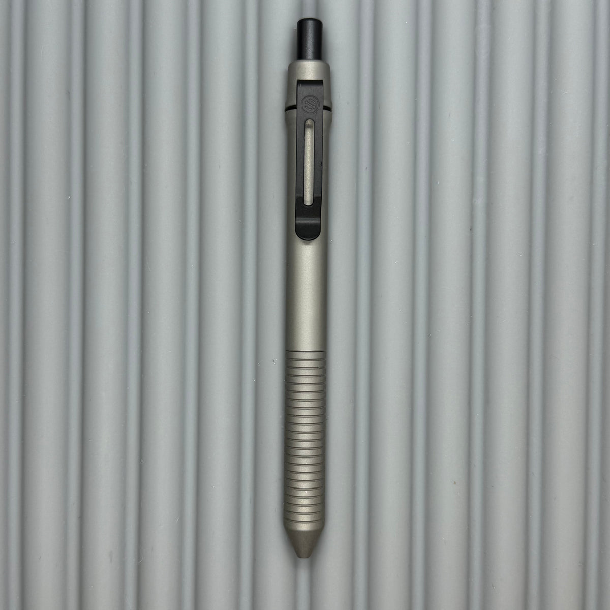 > Spoke Click Model C: Matte Titanium /  Grooved Grip (black accents)