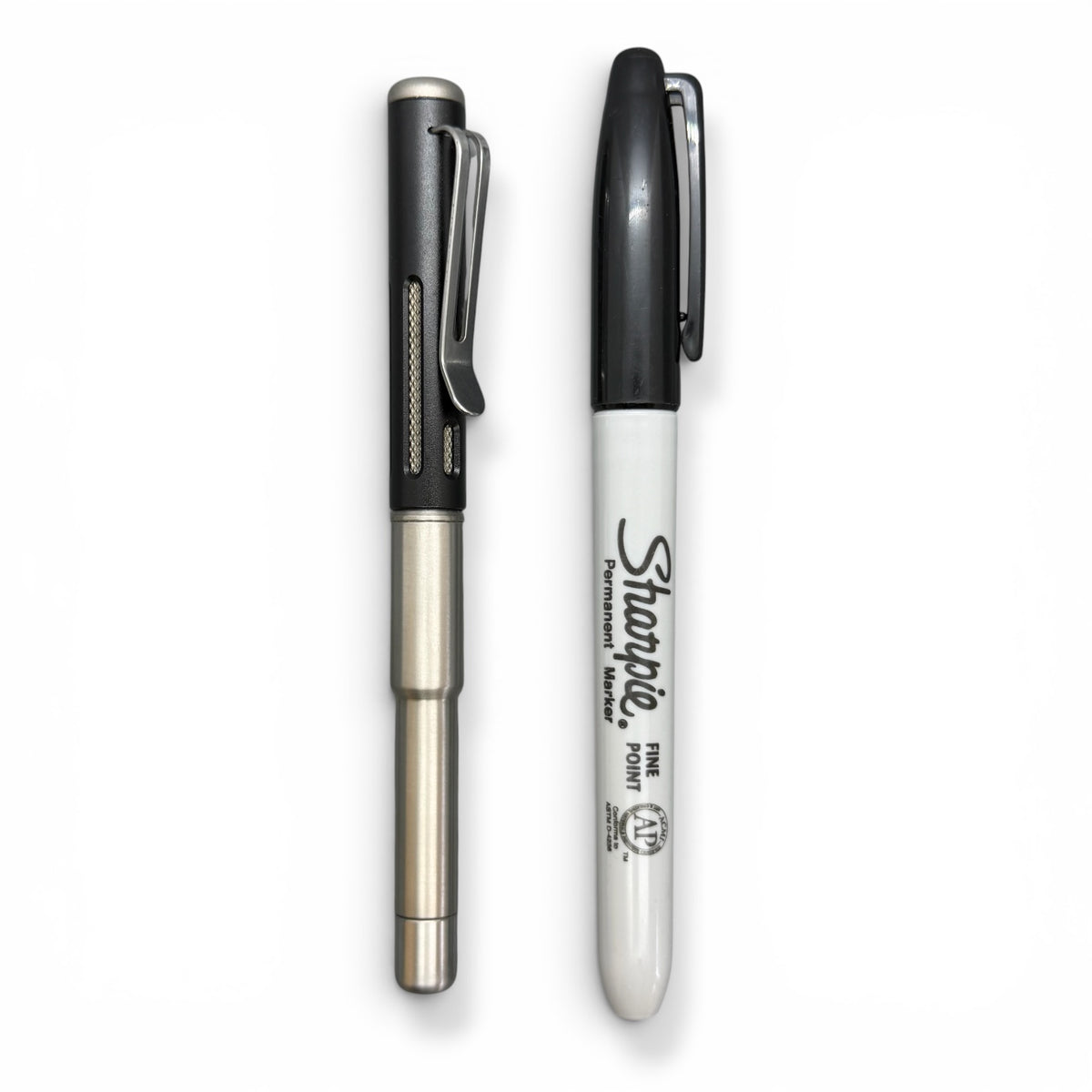 Roady  XL / Titanium - Knurled Grip - Black Aluminum Slot Cap