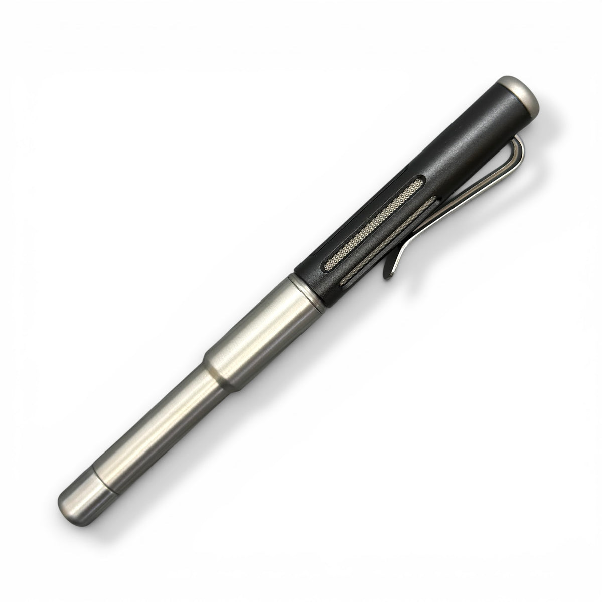 Roady  XL / Titanium - Knurled Grip - Black Aluminum Slot Cap