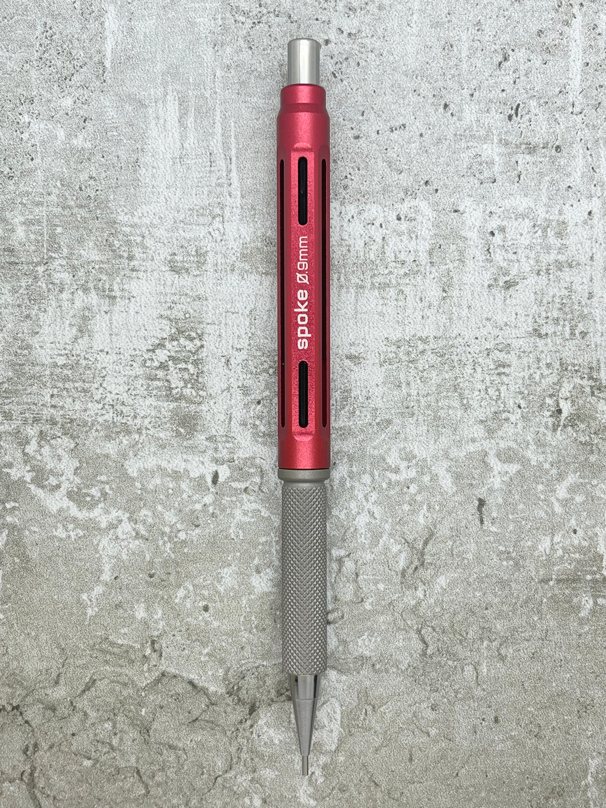 Model 4 / Knurled Grip, Matte Titanium
