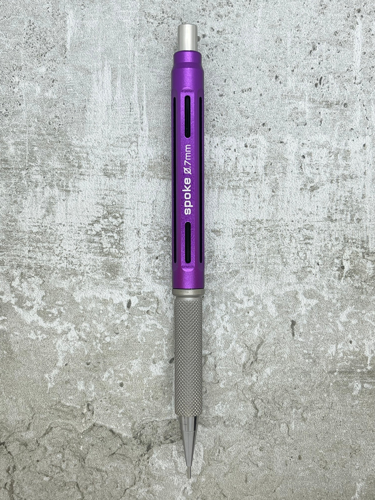 Model 4 / Knurled Grip, Matte Titanium