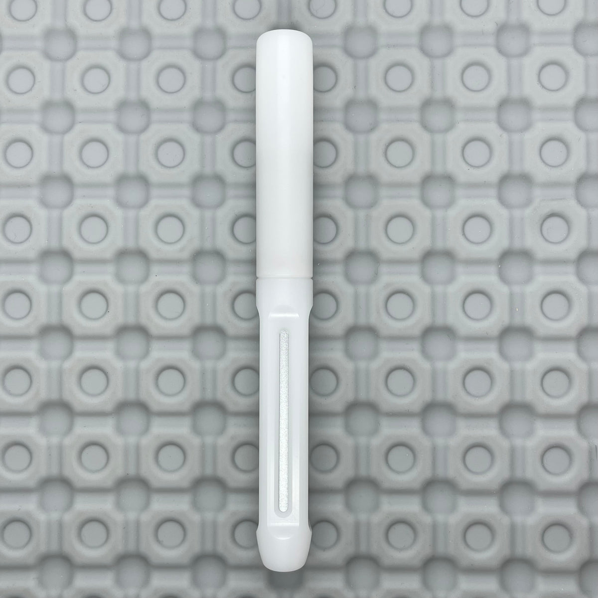 Icon Poly prototype / White