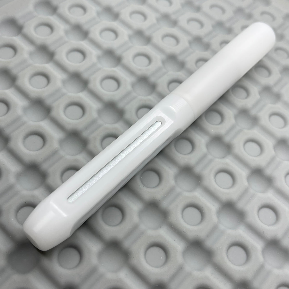 Icon Poly prototype / White