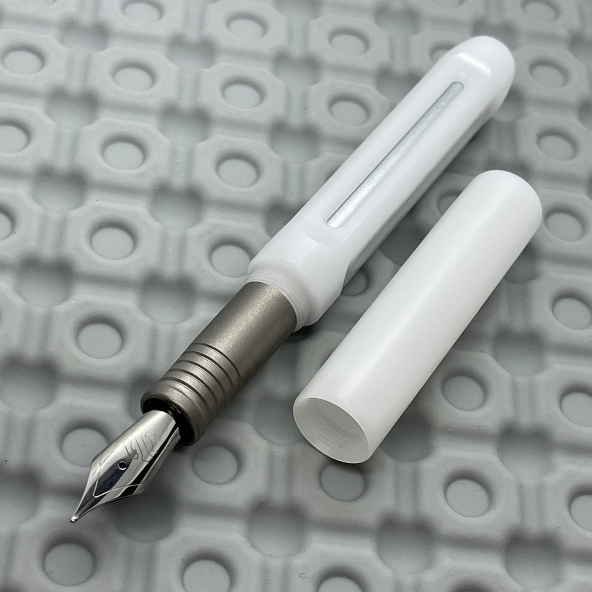 Icon Poly prototype / White