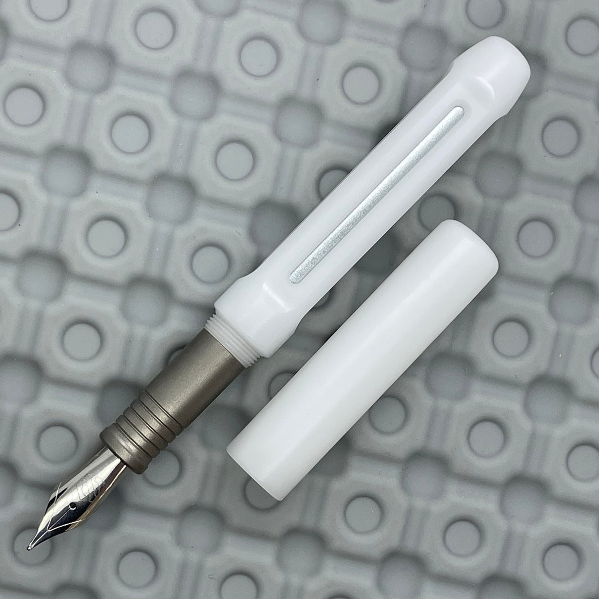 Icon Poly prototype / White