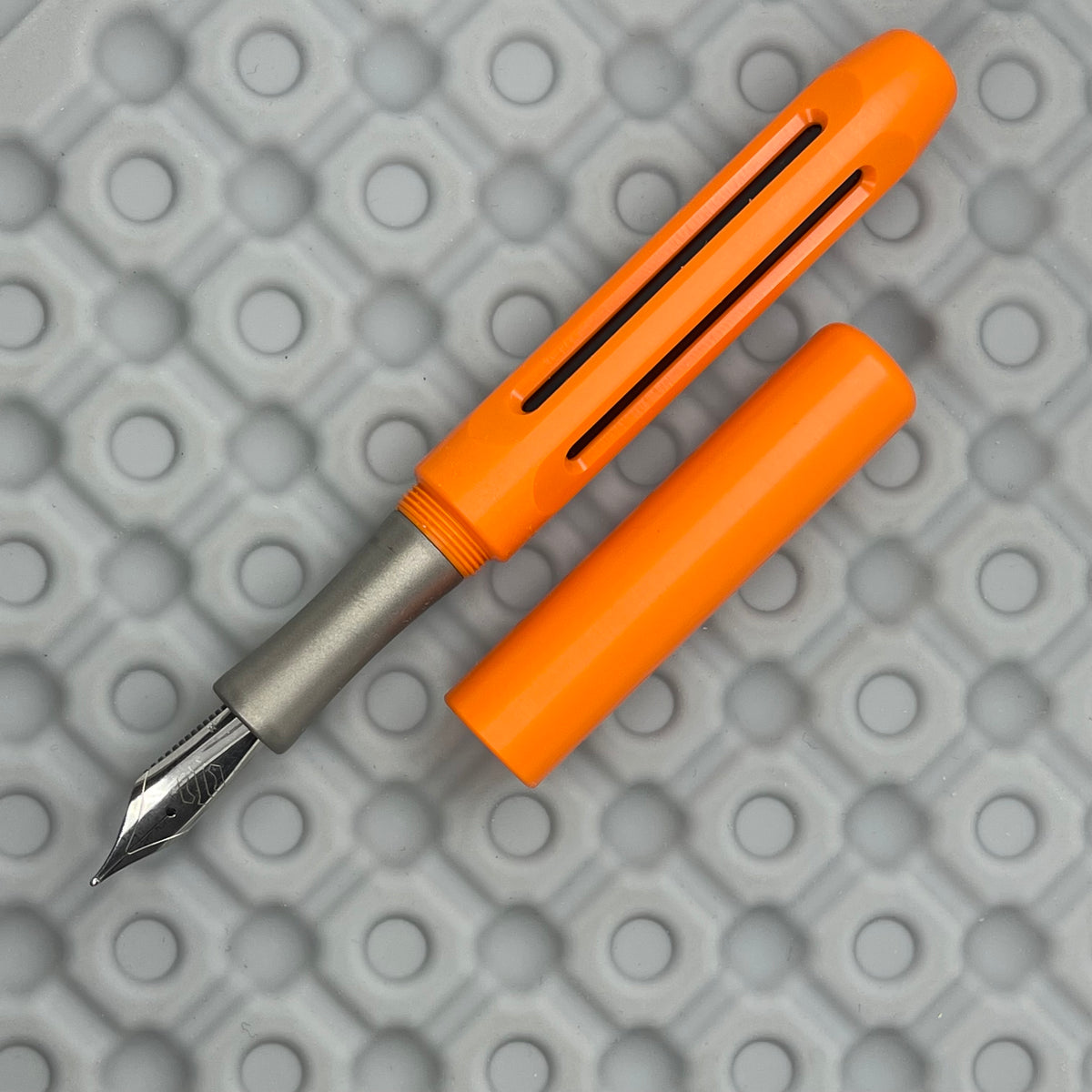 Icon Poly prototype / Blaze Orange