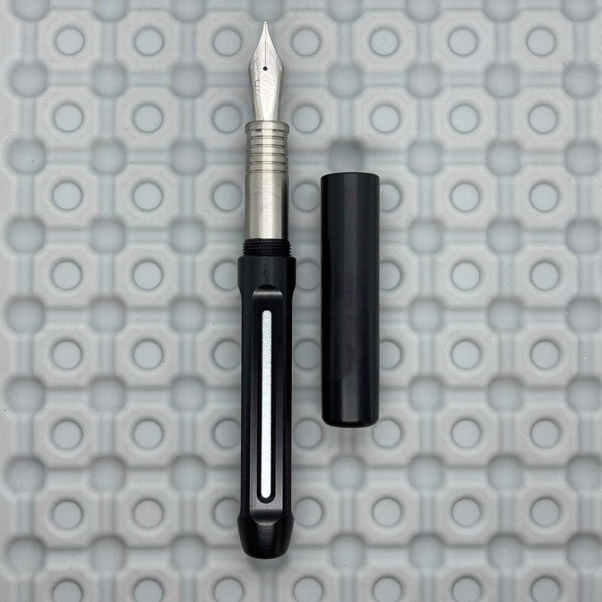 Icon Poly prototype / Black