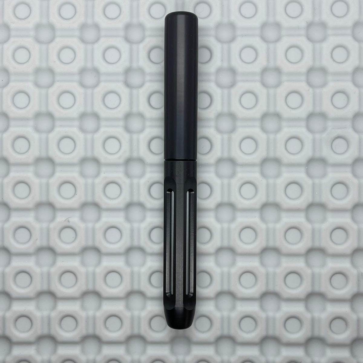 Icon Poly prototype / Black