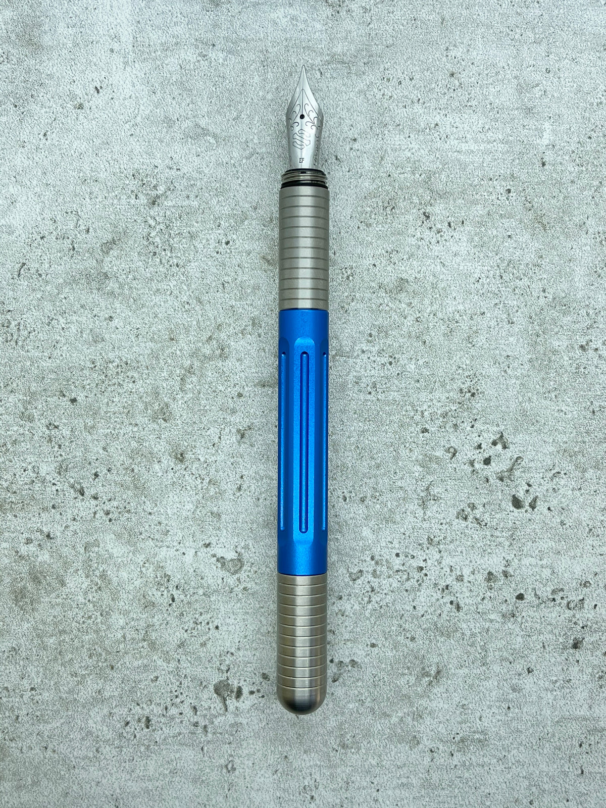 Axle / Titanium (select color)