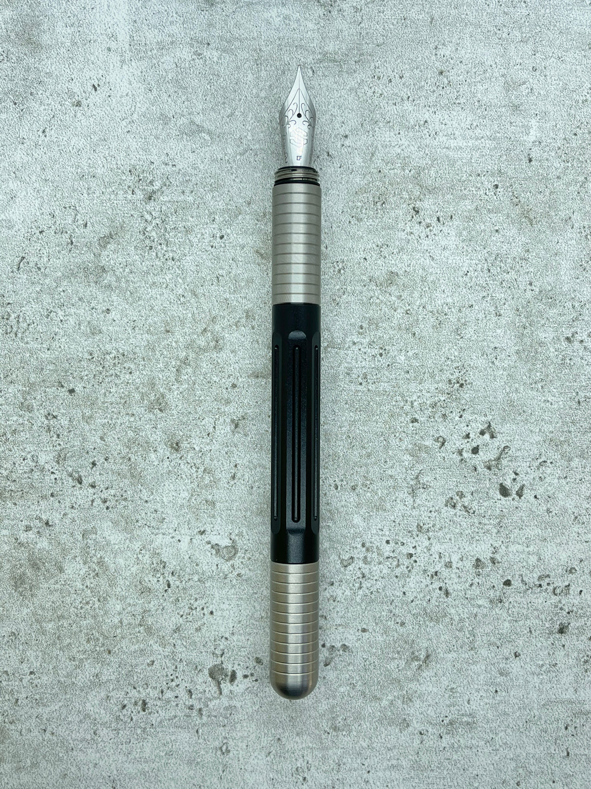 Axle / Titanium (select color)