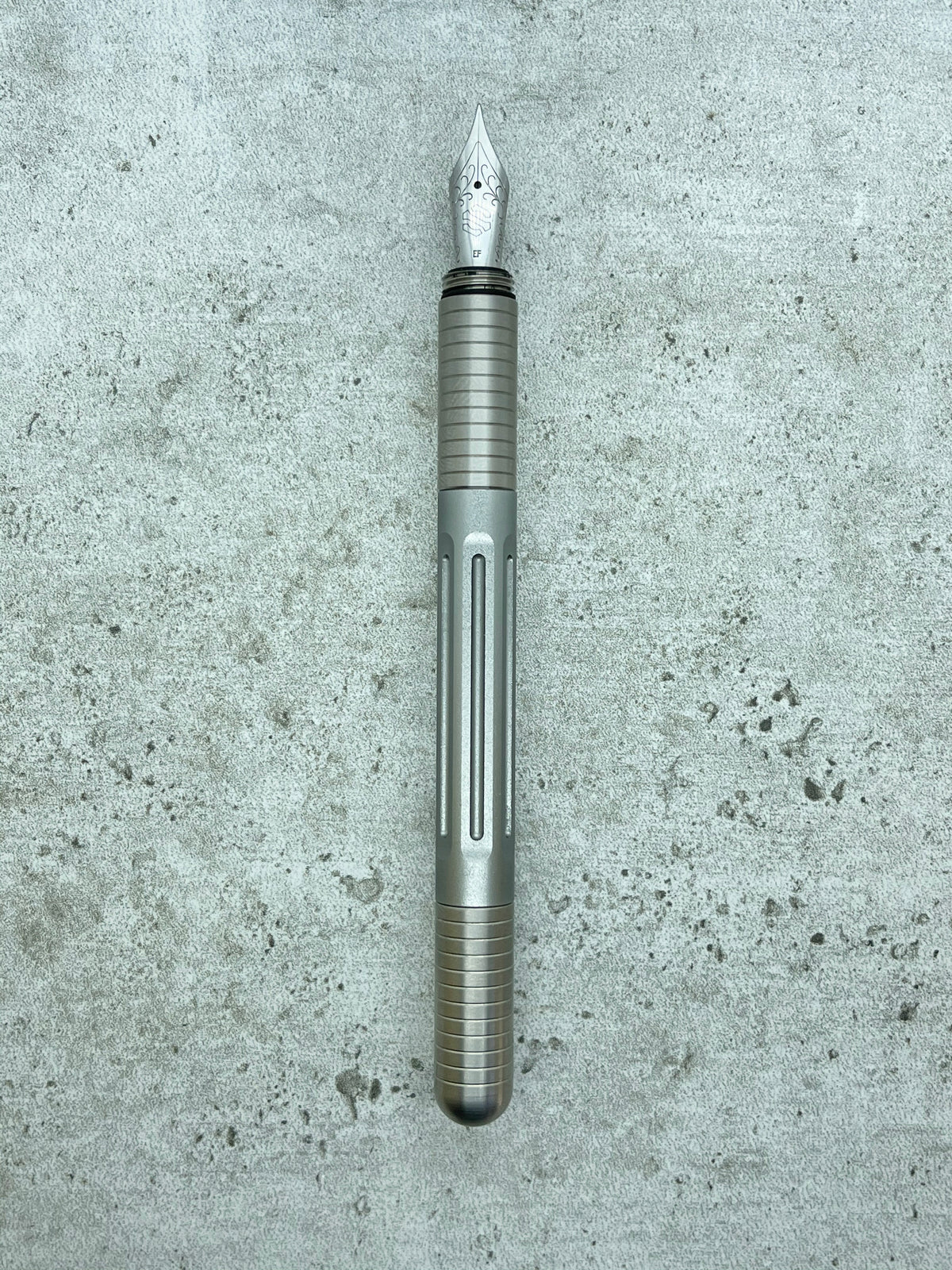 Axle / Titanium (select color)