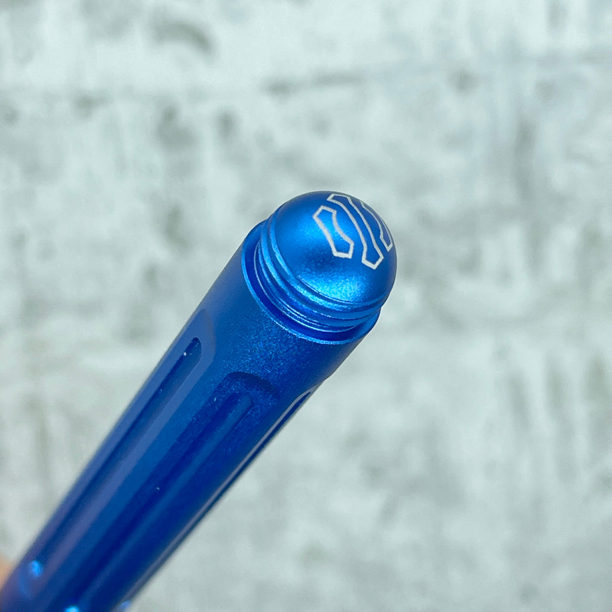 Axle / Titanium (select color)
