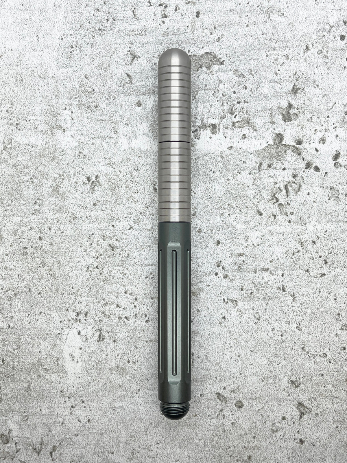 Axle / Titanium (select color)