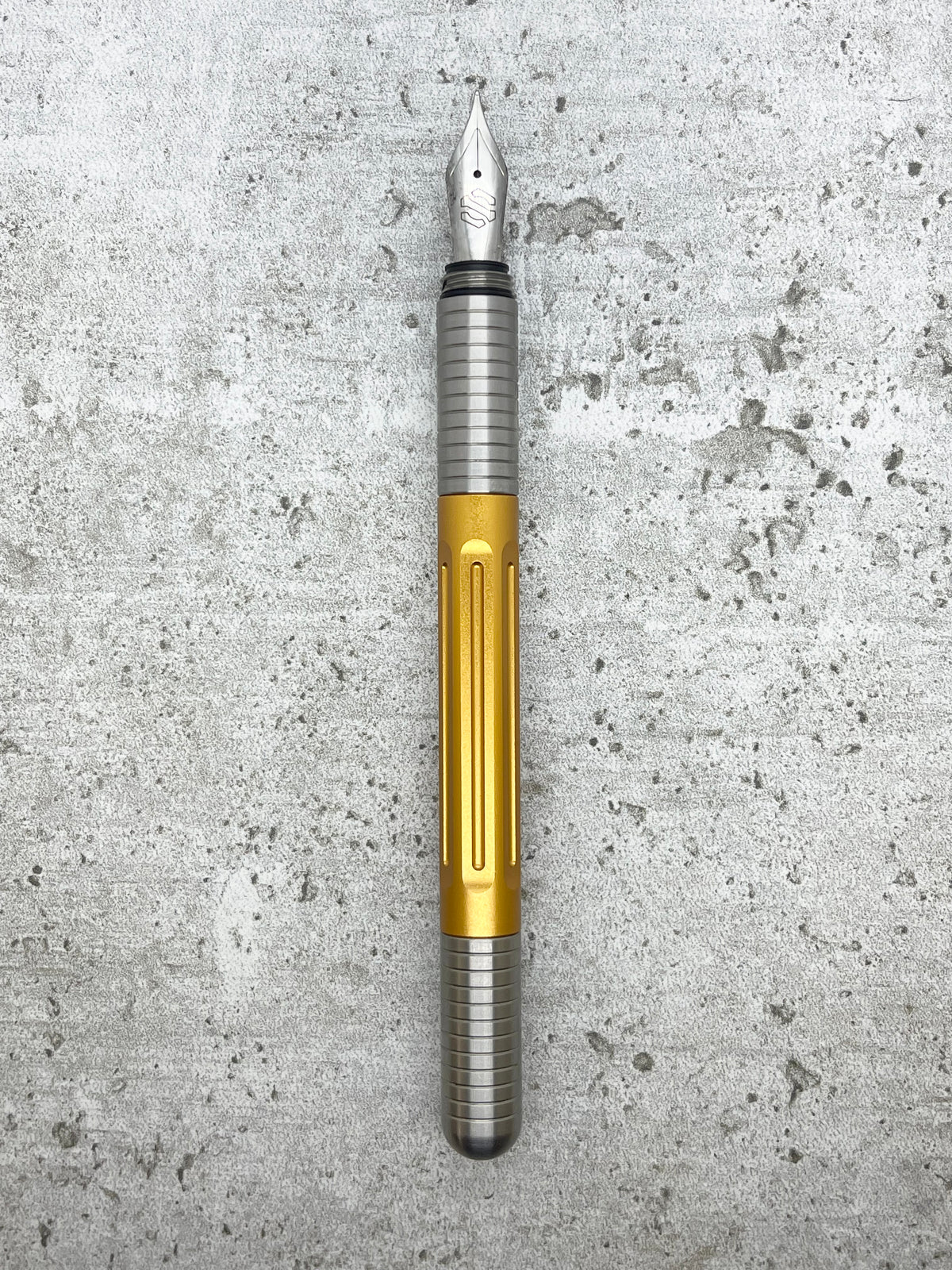 Axle / Titanium (select color)