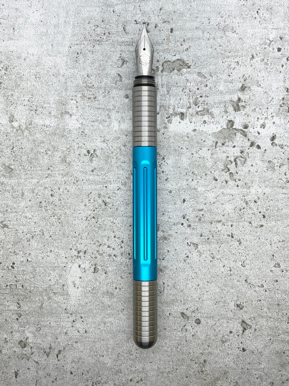 Axle / Titanium (select color)