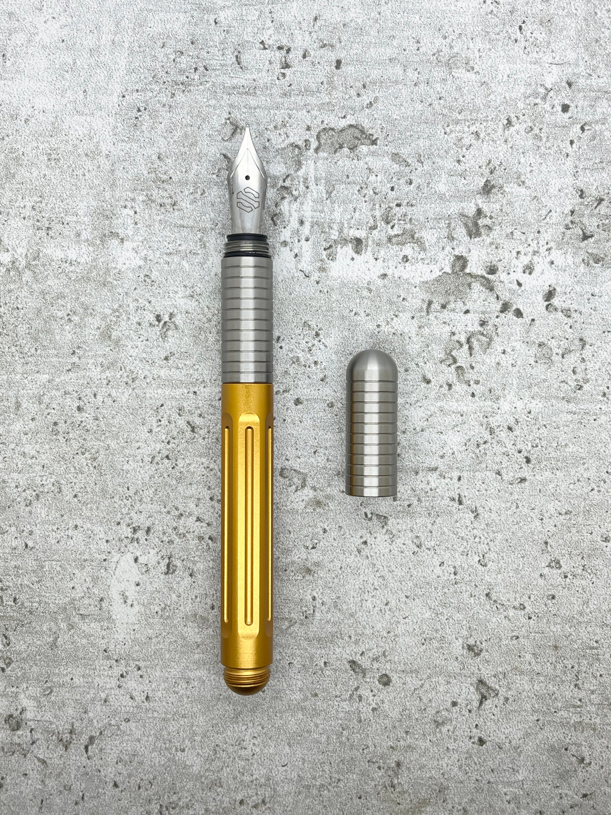 Axle / Titanium (select color)