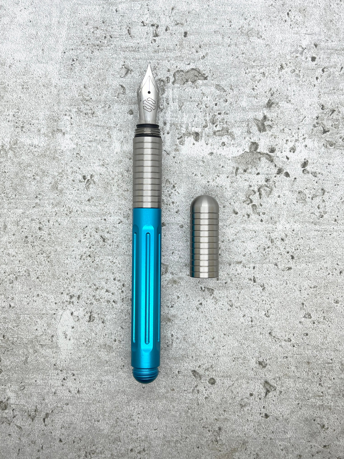 Axle / Titanium (select color)